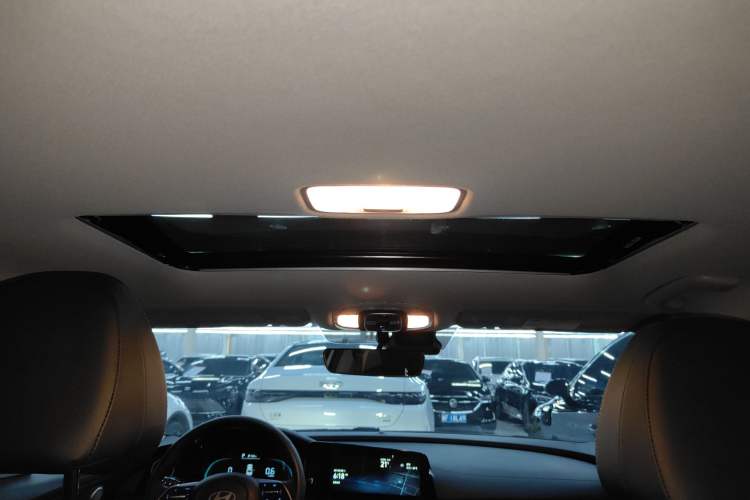 Used Hyundai Elantra 2023 1.5L CVT LUX Prestige Edition Headliner