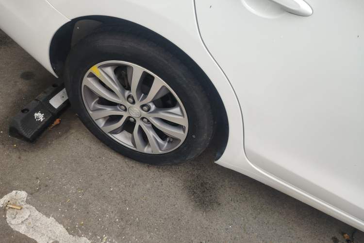 Used Buick GT 2021 Revised Version 1.3T Automatic Mild Hybrid Elite Edition Right Rear Wheel Hub