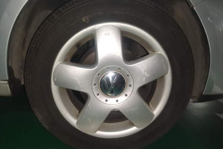 Used Volkswagen Polo 2009 Jingqing 1.6L Automatic Fashion Edition Right Front Wheel Hub
