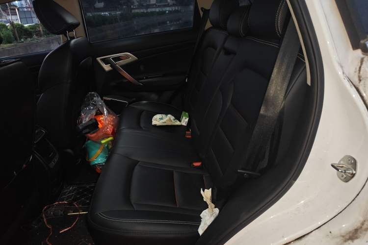 Used Geely Auto Emgrand X7 Sport 2020 1.8TD DCT Two-Wheel Drive Smart Connect 4G-Enabled Version
