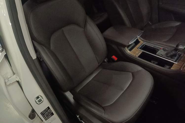 Used Roewe RX8 2019 30T Smart Connectivity Two-Wheel Drive Supreme Flagship Edition