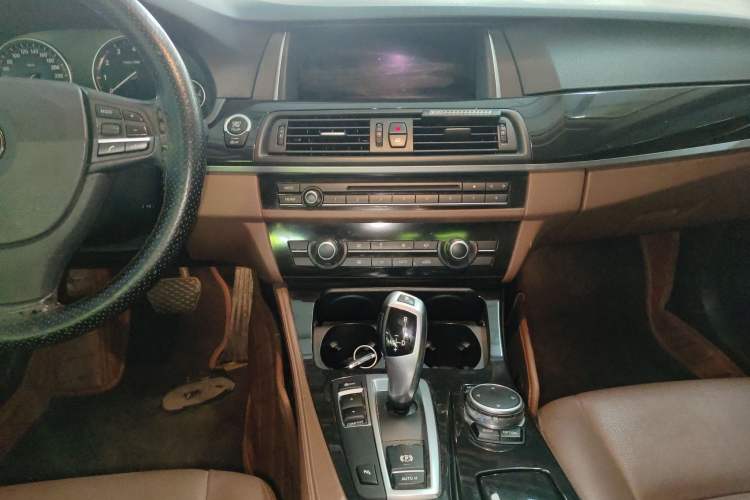 Used BMW 5 Series 2014 520i Elegant Edition Audio And AC Panel