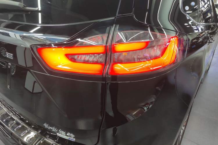 Used Ford Edge 2021 PLUS EcoBoost 245 Two-Wheel-Drive Titanium 7-Seater