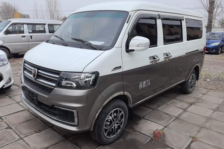 Used Jinbei Hiace X30 2024 1.5L Wealthy-Style Passenger Van 5/6/7 Seater