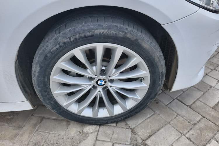 Used BMW 5 Series New Energy 2020 Mileage Upgrade Version 530Le Pioneer Edition Right Front Wheel Hub