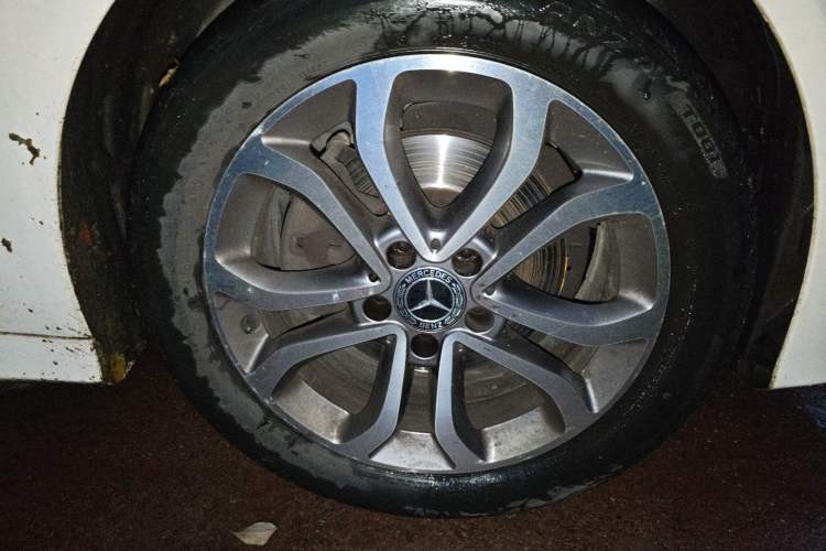 Used Mercedes-Benz C-Class 2017 Restyled C 180 L Fashion Edition Sport Version Right Front Wheel Hub