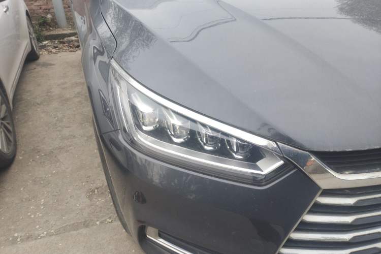 Used BYD Song 2021 Classic Edition 1.5T Automatic Elite Model Right Front Headlight