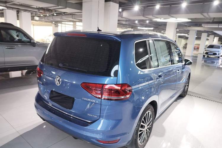 Used Volkswagen Touran 2018 Volkswagen Touran L 280TSI DSG Luxury Edition 7 Seats Rear Right 45 Deg