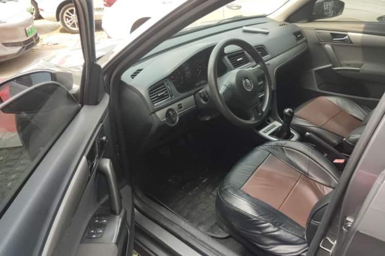 Used Volkswagen Lavida 2013 Revised Classic 1.6L Manual Fashion Edition Driver Seat