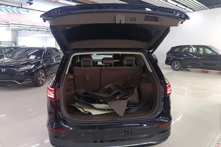 Used Volkswagen Viloran 2023 330TSI Luxury Edition Trunk