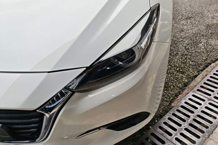 Used Mazda 3 Axela 2017 Sedan 1.5L Automatic Luxury Model Emission Standard China V