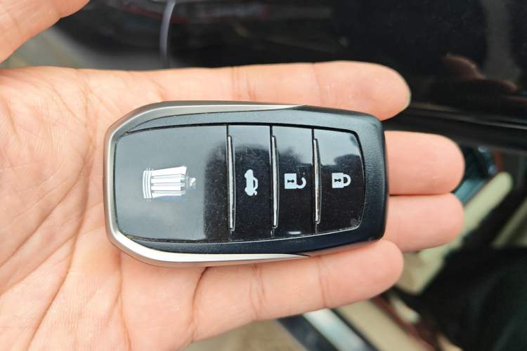 Used Toyota Crown 2012 2.5L Royal Leather Edition Vehicle Key