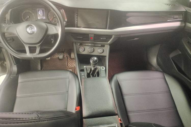 Used Volkswagen Bora 2019 1.5L Manual Fashion Edition Center Console