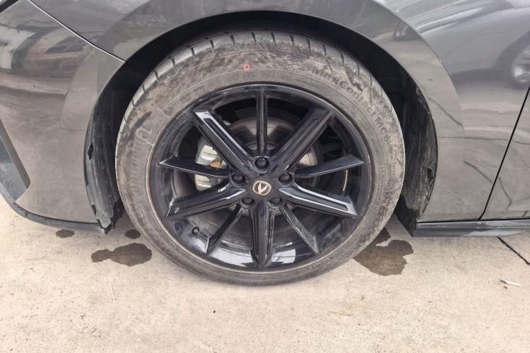 Used CHANGAN UNI-V 2023 1.5T Prestige Model Left Front Wheel Hub