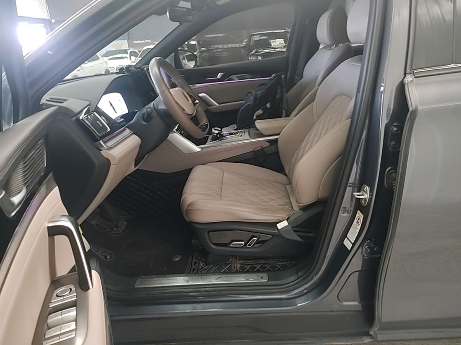 BYD Tang New Energy 2024 DM-p Champion Edition 215KM Four-Wheel Drive Deluxe Model — снимка 17