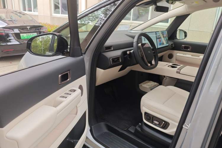 Used Li Auto MEGA 2025 Home Family Special Edition
