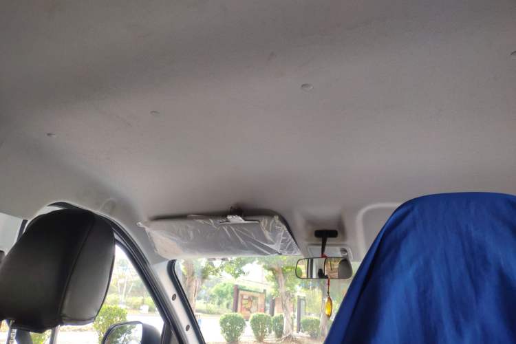 Used Wuling Yangguang 2024 300KM Comfort Version Passenger Van 75kW
