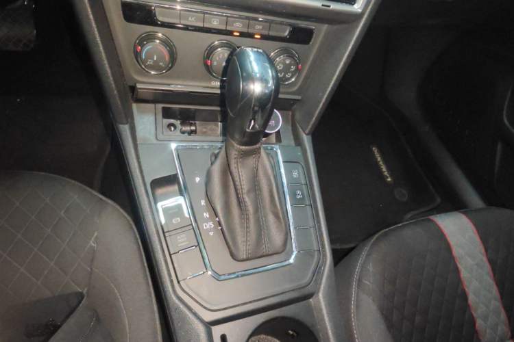 Used Volkswagen Lamando 2019 230TSI DSG Fashion Edition China V Standard