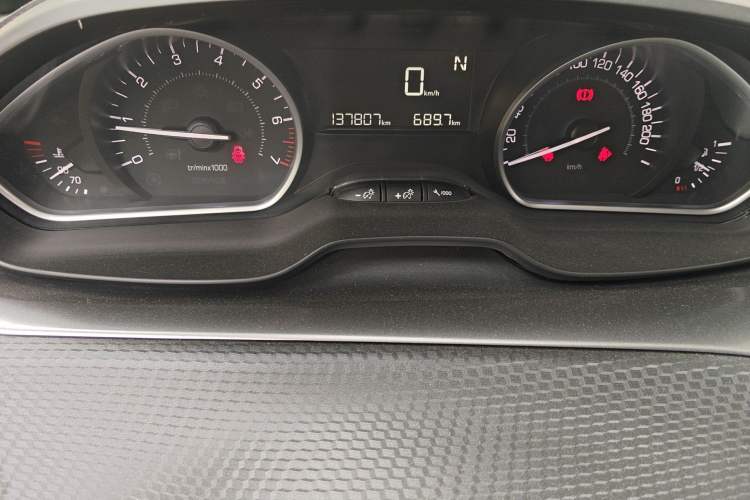 Used Peugeot 2008 2014 1.6L Automatic Fashion Edition Odometer Close Up