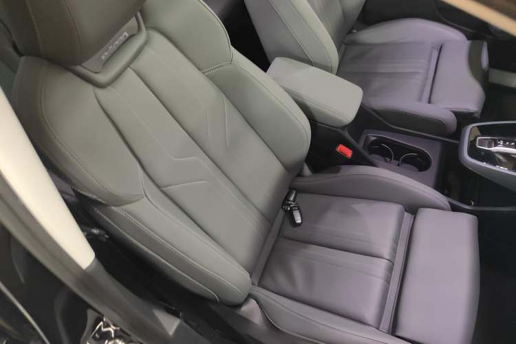 Used Audi Q5 e-tron 2022 40 e-tron Starry Edition Luxury Package Right Front Seat