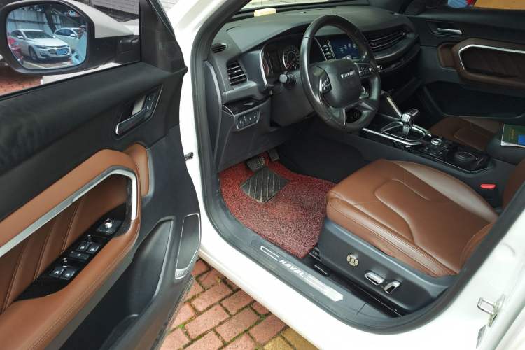 Used Haval H6 2017 Blue Label 2.0T Automatic Two-Wheel Drive Smart Edition Driver Seat