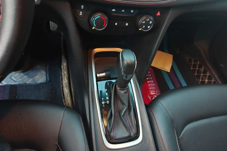 Used Chevrolet Monza 2020 Light Hybrid RS 330T Automatic Comfort Edition Gear Lever