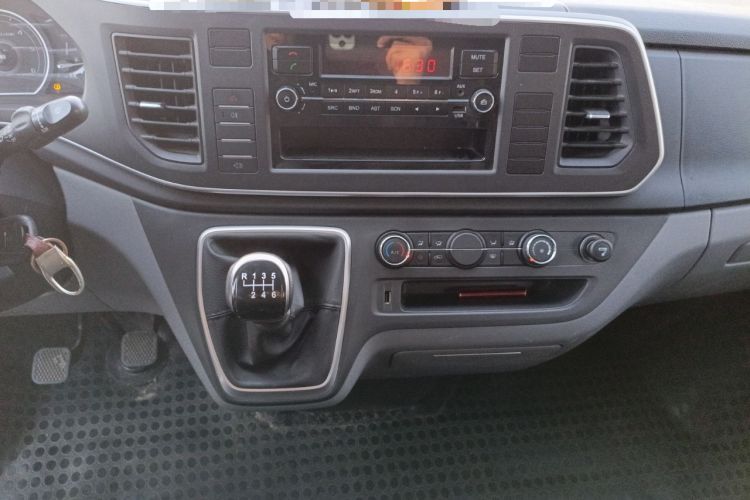 Used SAIC MAXUS Xintu V80 2023 2.0T Manual Classic Aoyuntong Long Wheelbase Mid-Height 6/7/8/9-Seater Audio And AC Panel