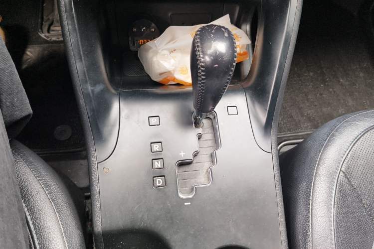 Used Hyundai ix35 2012 2.0L Automatic Two-Wheel Drive Elite Edition GLS Gear Lever