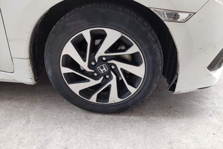 Used Honda Civic 2016 220TURBO CVT Luxury Edition Right Front Wheel Hub