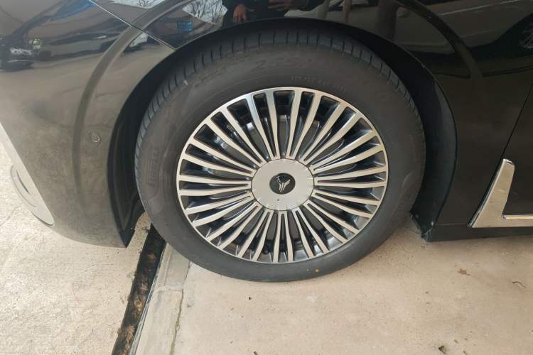 Used VOYAH Dream 2025 PHEV Four-Wheel-Drive Flagship Kunpeng Edition
