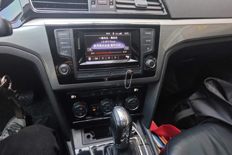 Used Volkswagen Lamando 2015 280TSI DSG Comfort Edition
