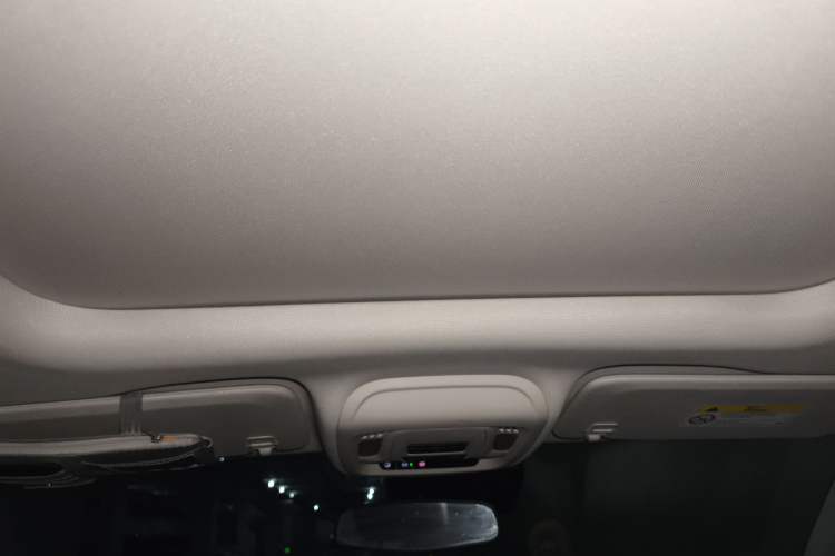 Used Buick Envision 2022 Facelift Encore S 552T Two-Wheel-Drive Luxury Model Headliner