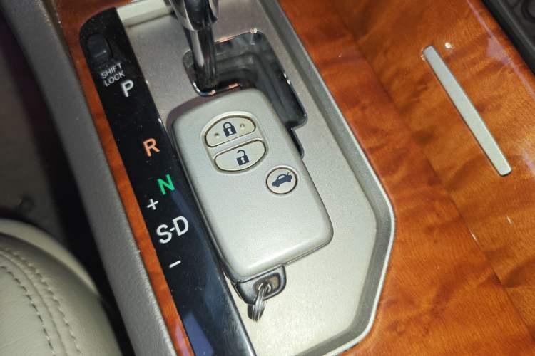 Used Toyota Camry 2007 240V Supreme Edition Vehicle Key