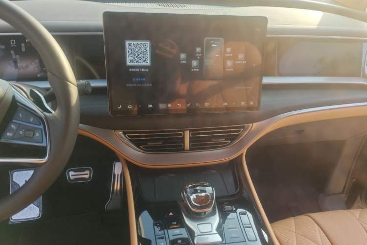 Used Denza D9 2025 DM-i Intelligent Drive 1020 Four-Wheel Drive Prestige Model