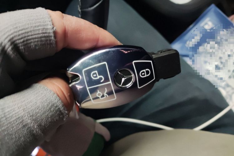 Used Mercedes-Benz Vito 2023 2.0T Business Version 7 Seats Vehicle Key