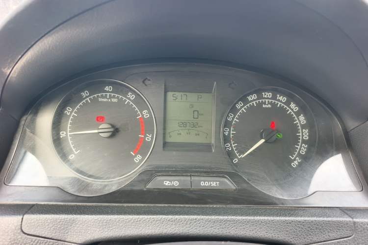 Used Skoda Rapid 2015 1.6L Automatic Smart Selection Model