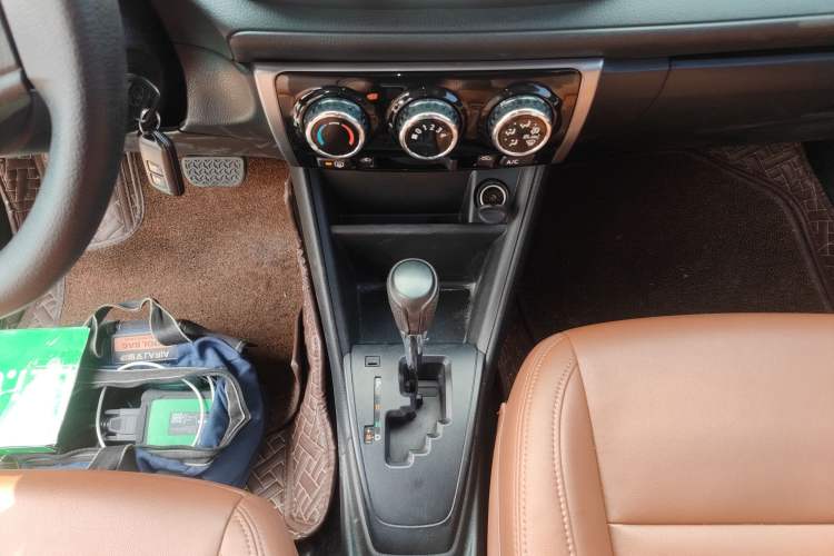 Used Toyota YARiS L Zhi Xiang 2017 1.5E CVT Dynamic Edition Gear Lever