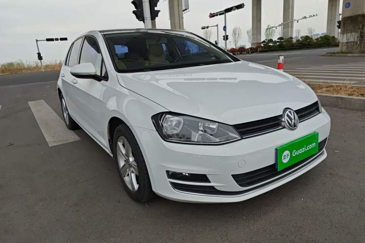 Used Volkswagen Golf 2014 1.4TSI Automatic Comfort Model Front Right 45 Deg