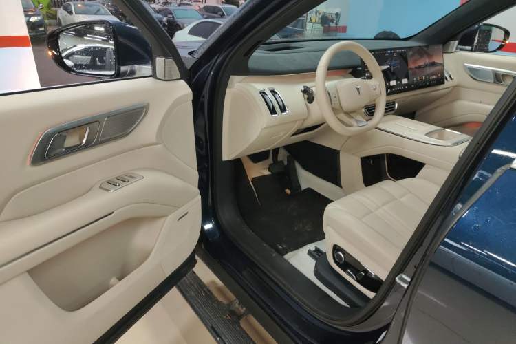 Used Deepal S09 2025 Four-Wheel Drive Ultra+ Custom Edition Driver Seat