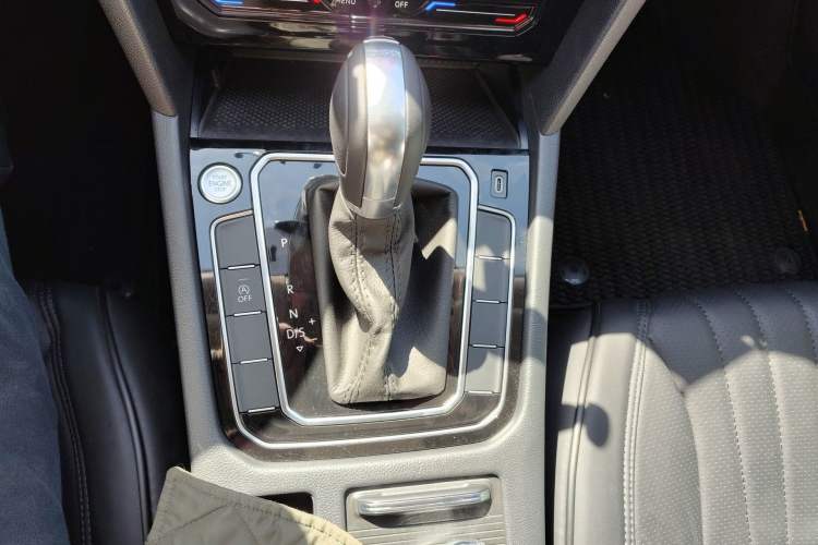 Used Volkswagen Magotan 2026 30 Million Vehicles Selected Model 380TSI DSG Luxury Edition Gear Lever