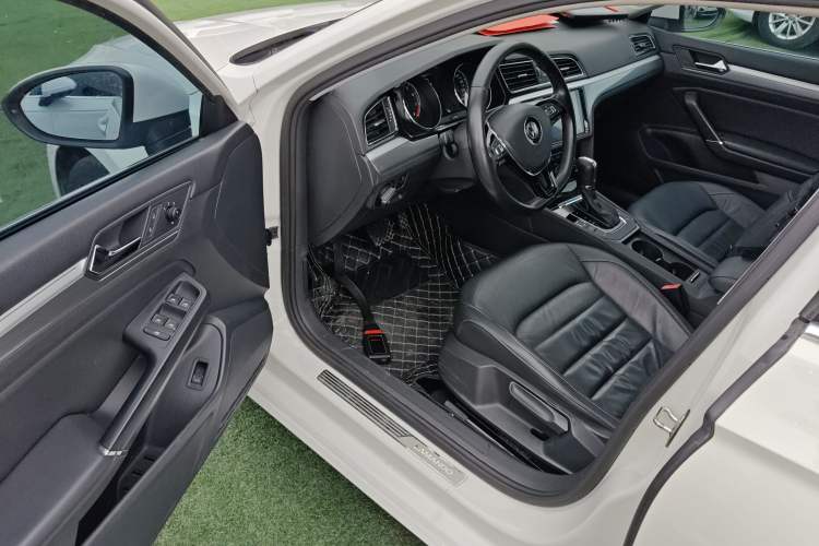 Used Volkswagen Lamando 2015 280TSI DSG Comfort Edition
