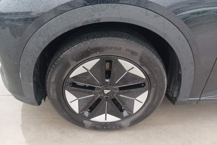 Used Deepal S07 2025 215Max Huawei Qiankun Intelligent Driving ADS SE Range-Extended Version Left Front Wheel Hub