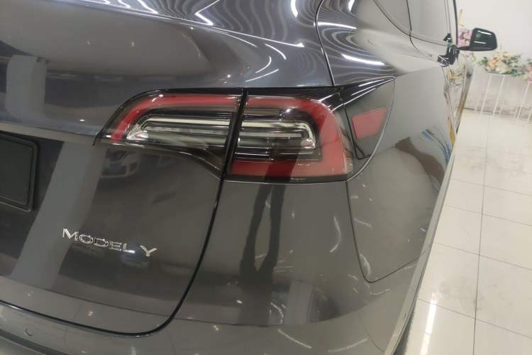 Used Tesla Model Y 2021 Long-Range All-Wheel-Drive Version 3D7