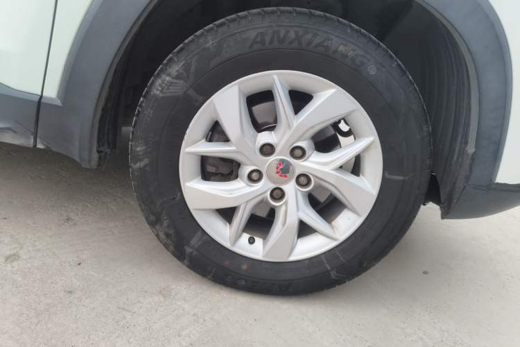 Used Wuling Hongguang S3 2019 1.5L Manual Standard Version China VI Standard Right Front Wheel Hub