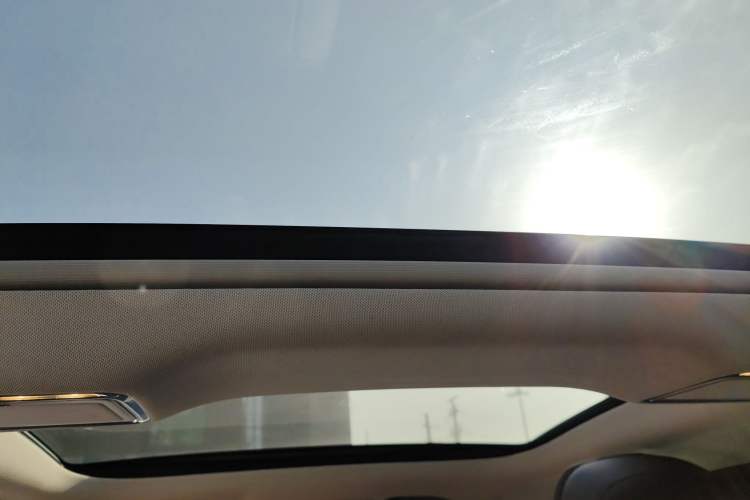 Used Mercedes-Benz E-Class New Energy 2022 Restyled E 350 e L Plug-in Hybrid Sedan Headliner