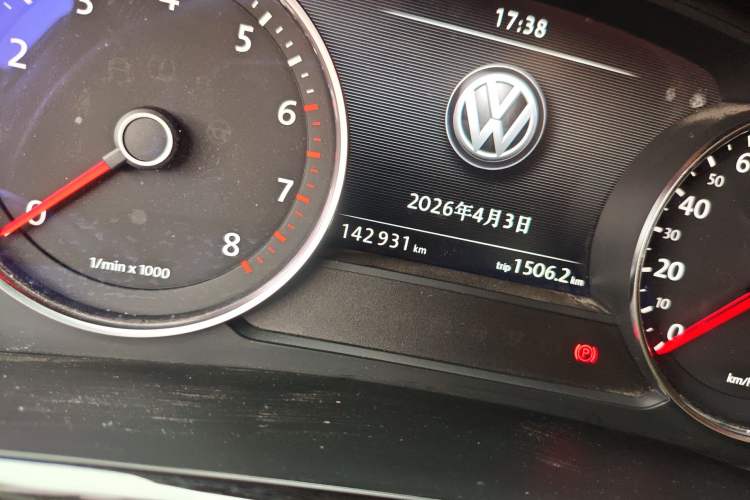 Used Volkswagen Touareg 2017 3.0 TSI Touareg Model Odometer Close Up