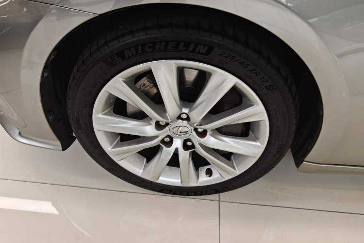 Used Lexus IS 2015 200t F SPORT
