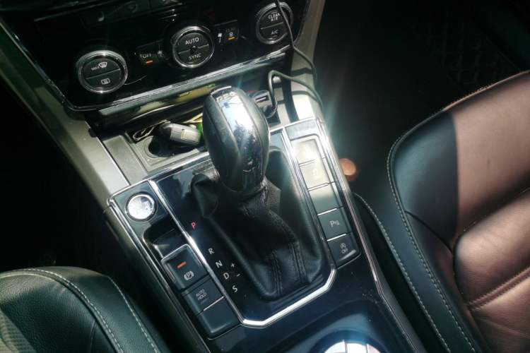 Used Volkswagen Passat 2017 330TSI DSG Luxury Edition Gear Lever