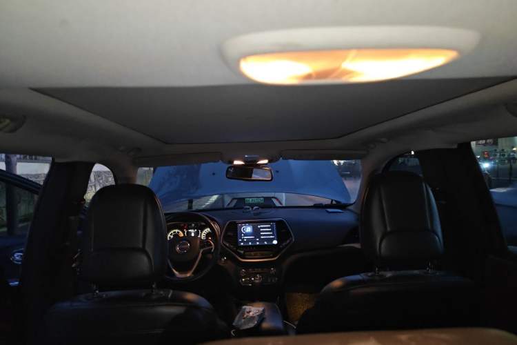 Used Jeep Cherokee 2016 2.4L Leading Edition
