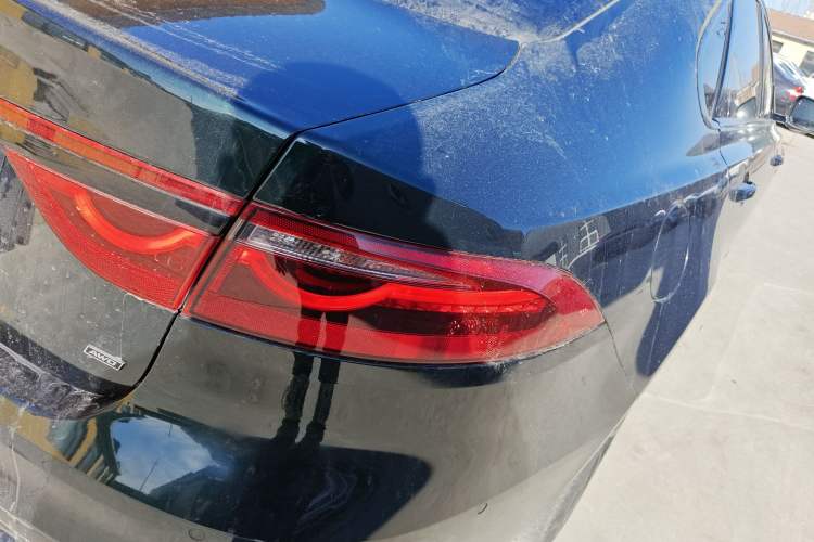 Used Jaguar XFL 2021 XFL 2.0T P250 All-Wheel-Drive Shimmering Black Sport Edition Right Rear Taillight